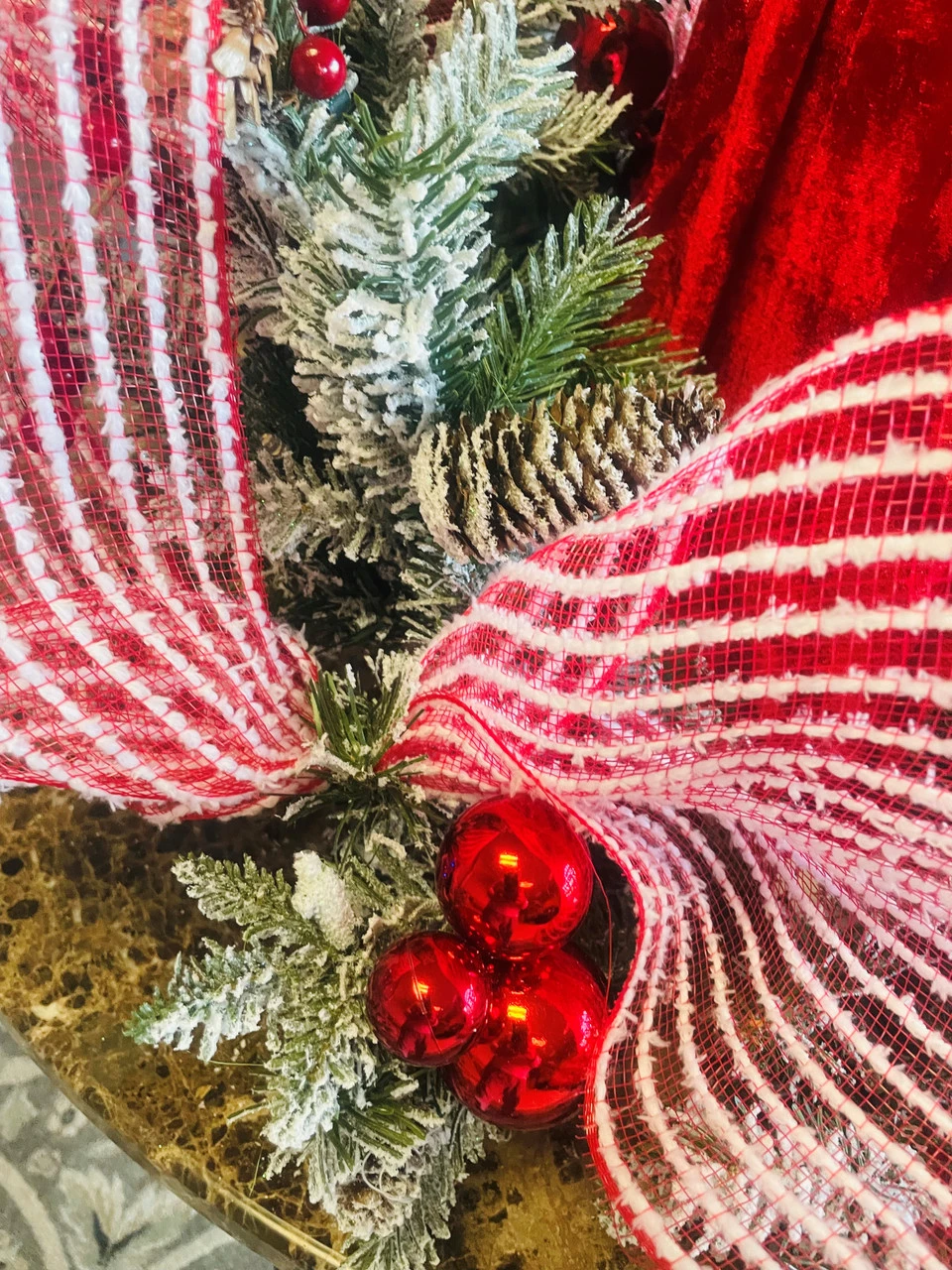 Ribbon Snowdrift Mesh 10.5" X 10Yd Red White 5 Ribbon Snowdrift Mesh 10.5" X 10Yd Red White - Image 5